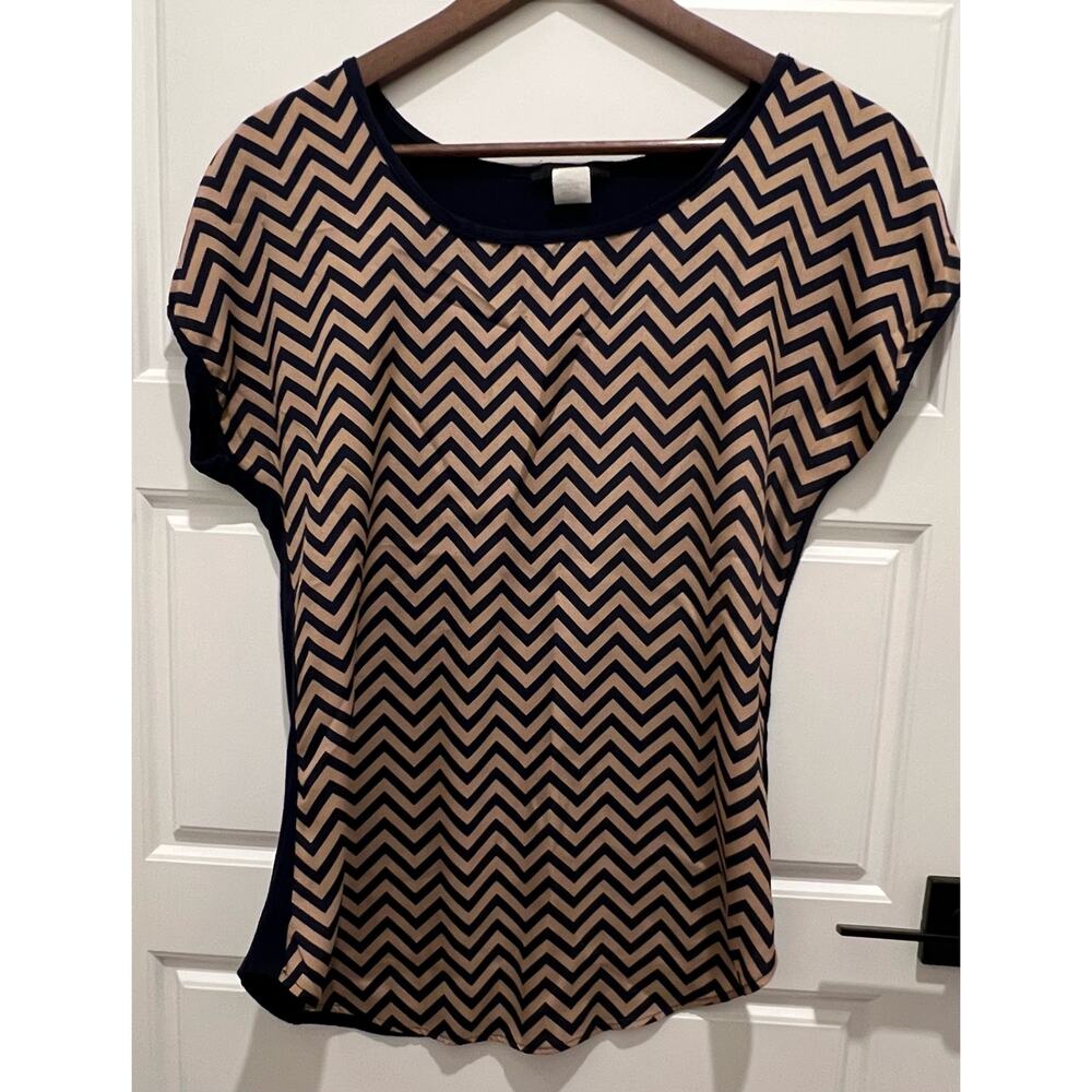 Espresso Chevron Short Sleeve Top in Tan and Navy